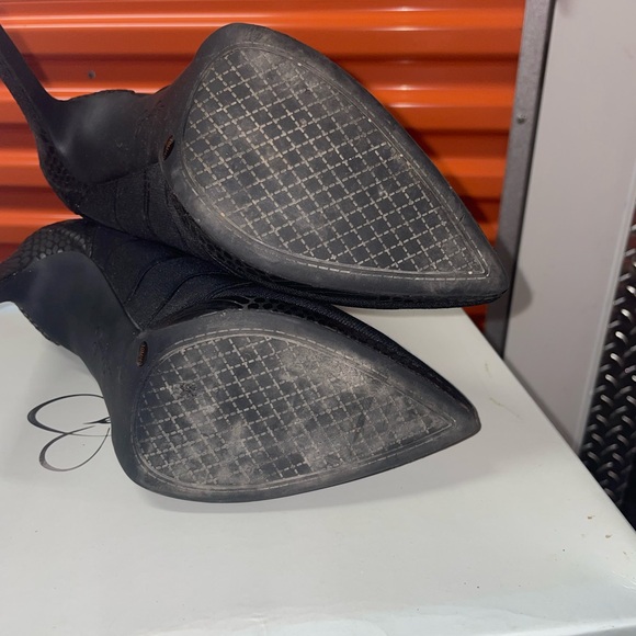 Boots - Picture 3 of 9